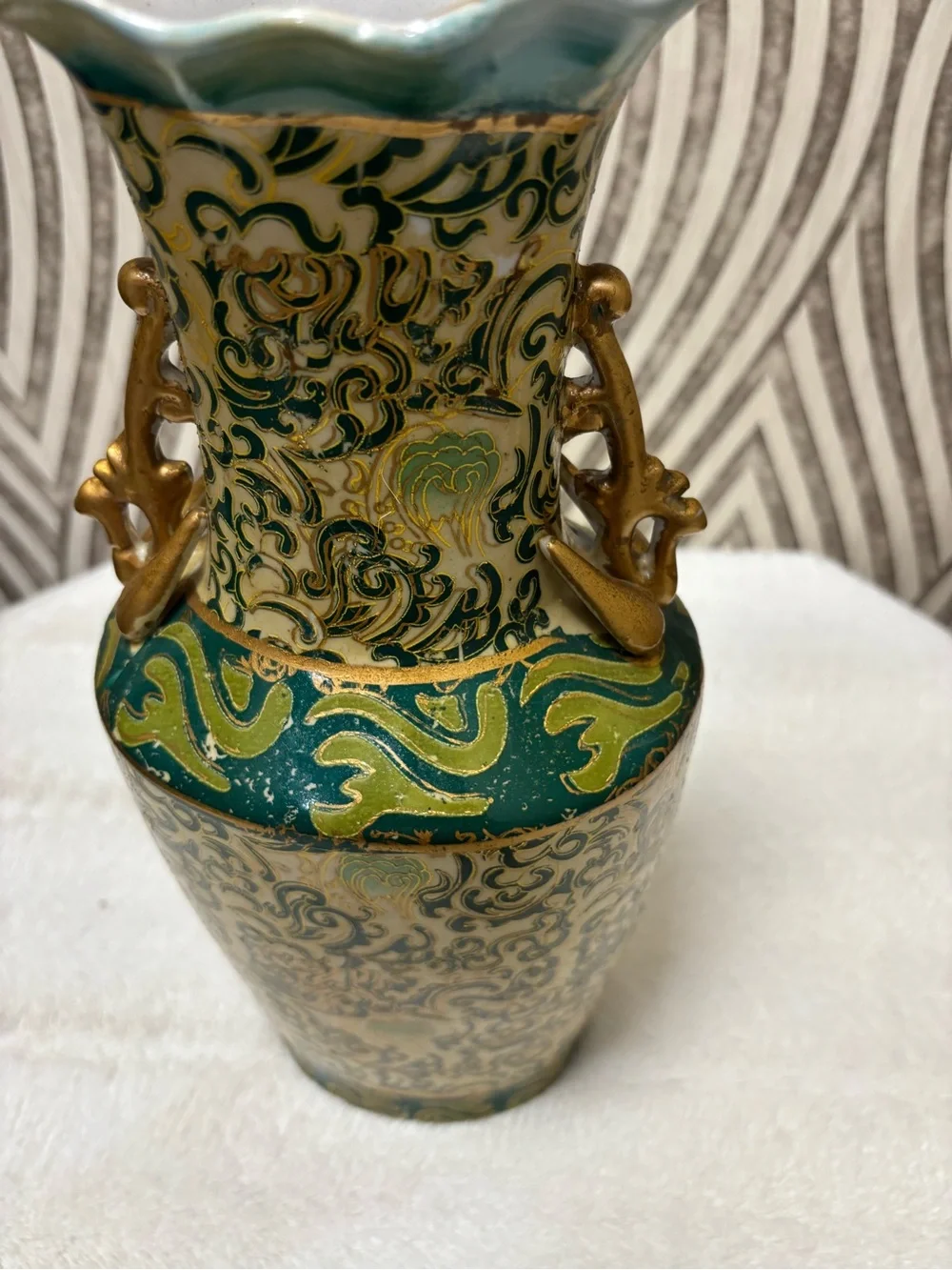 Vintage porcelain Japanese Asian vase
